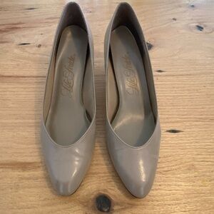 Life‎ Stride Women's Taupe Heels 7 Preloved